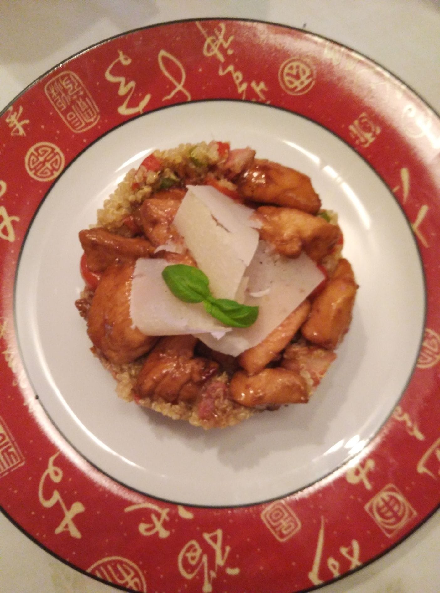 Ensalada de quinoa con pollo al estilo cantonés