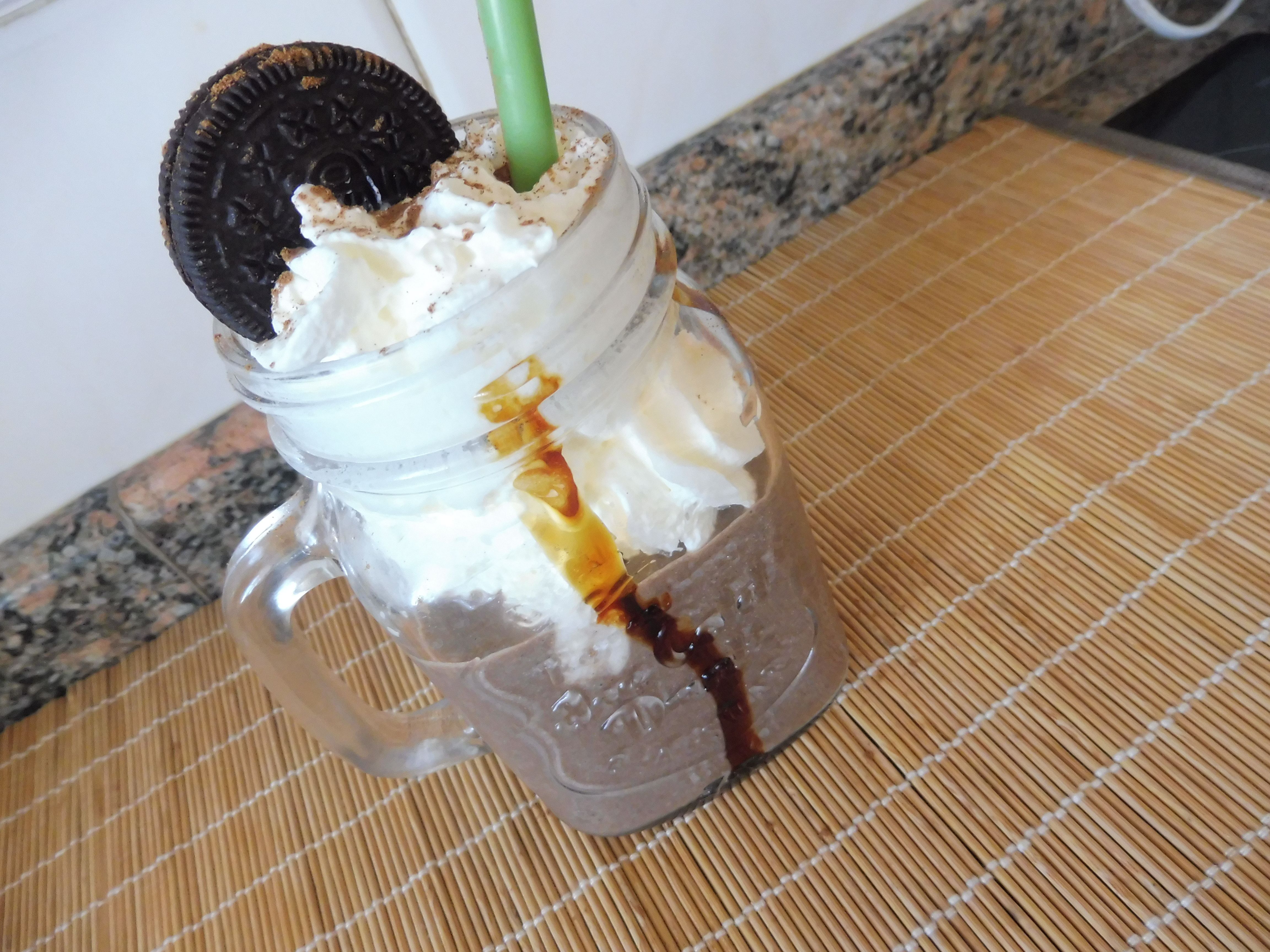 Batido de Kit kat , batido de Oreo y batido de vainilla con nueces de pecán