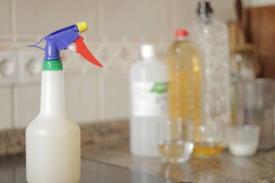 Cómo hacer un limpiacristales casero