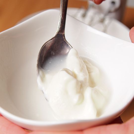 Mascarilla de bicarbonato de sodio, yogur y vinagre para eliminar manchas de la piel