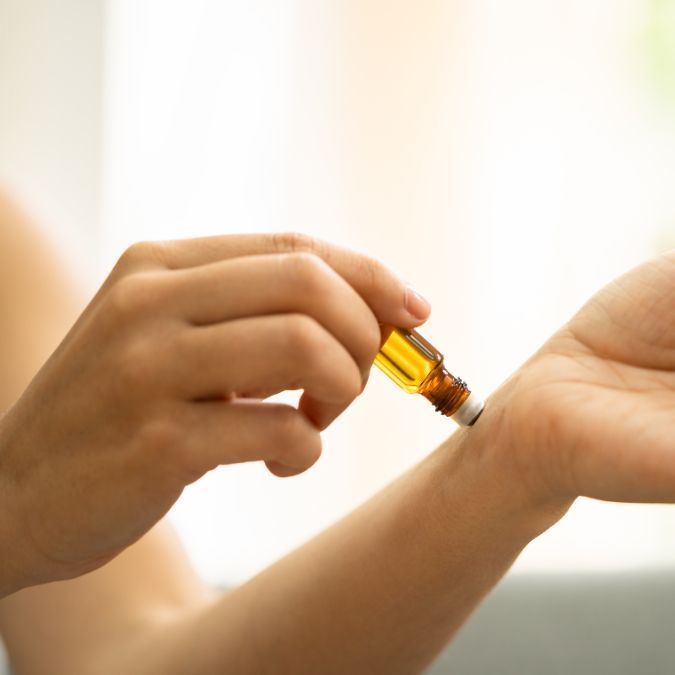 Duración de fragancia y absorción de aceites esenciales según tipo de piel