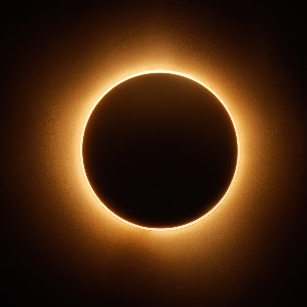 Cómo los eclipses solares y lunares afectan tu signo zodiacal